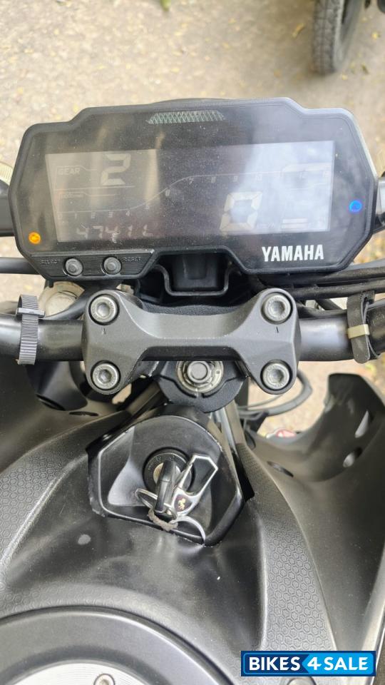 Black Yamaha MT-15 Black Yamaha MT-15
