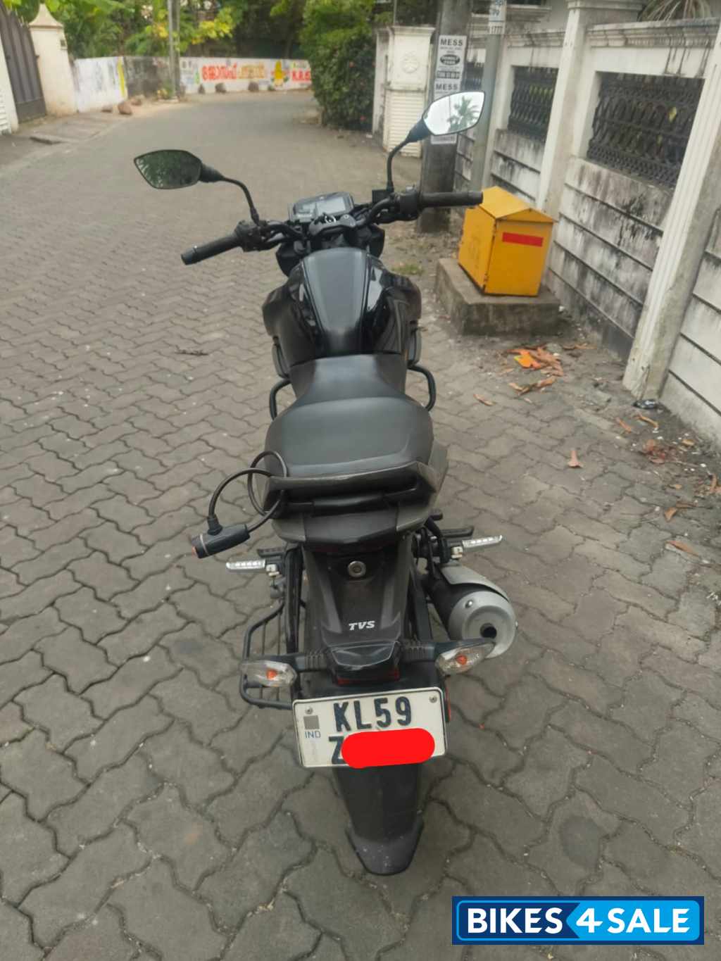 TVS Raider Split Seat