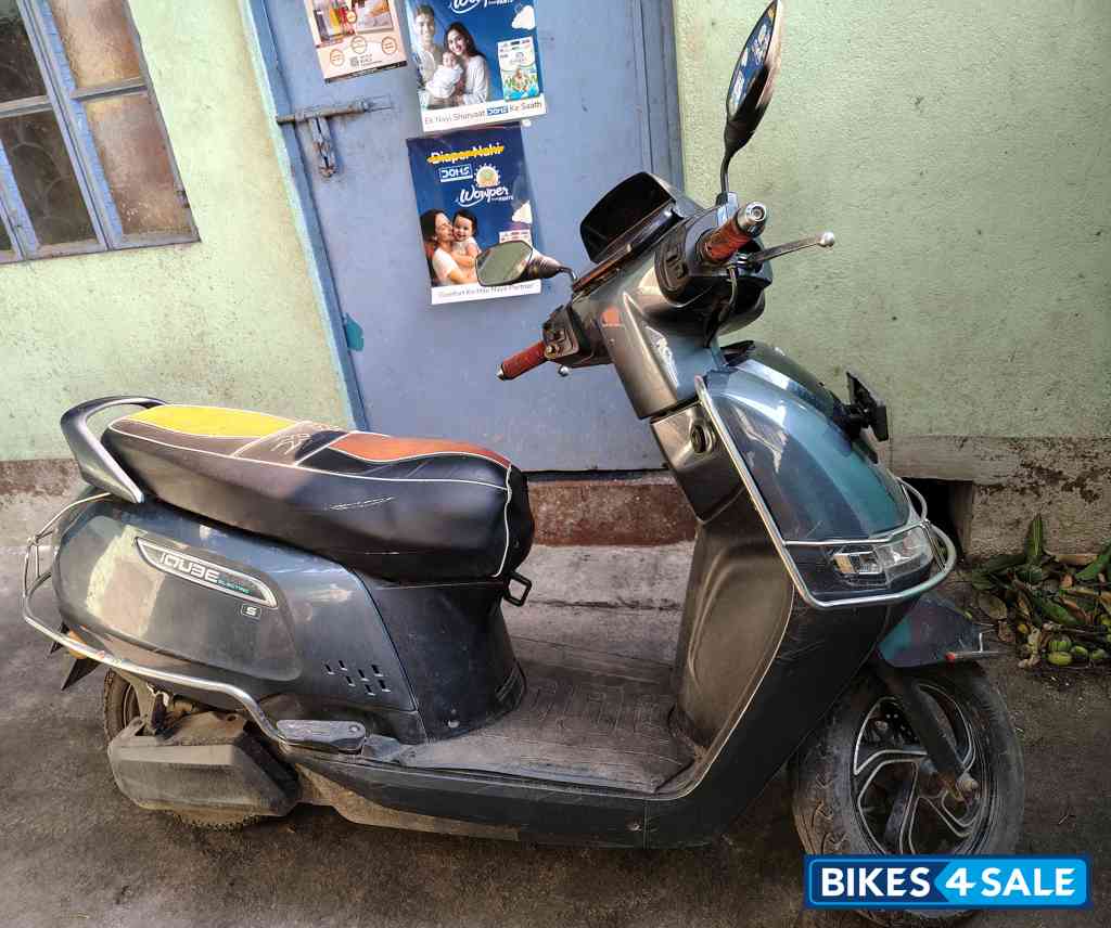 Metalic Colour TVS iQube S