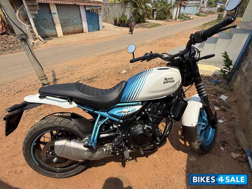 Royal Enfield Guerrilla 450 Flash