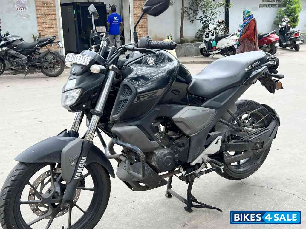 Black Yamaha FZ FI V3 BS6