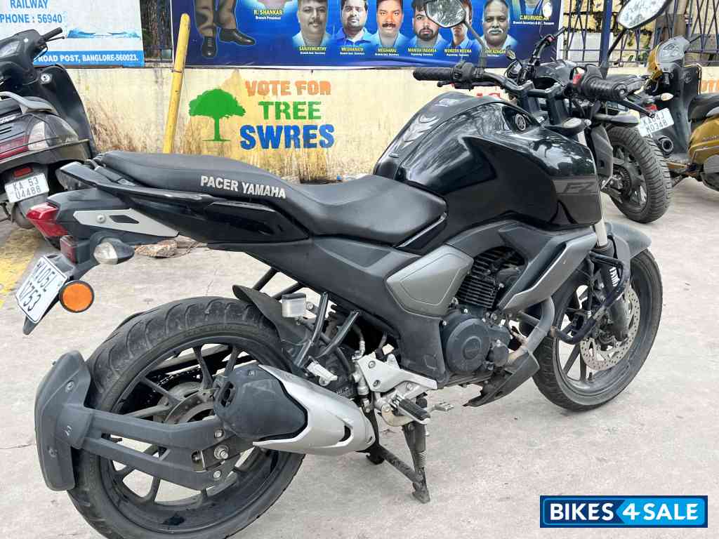 Black Yamaha FZ FI V3 BS6