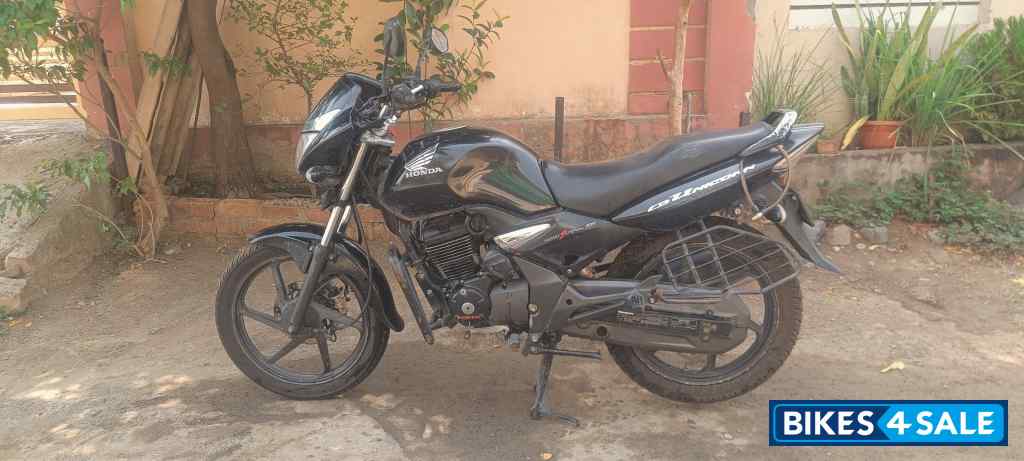 Black Honda CB Unicorn