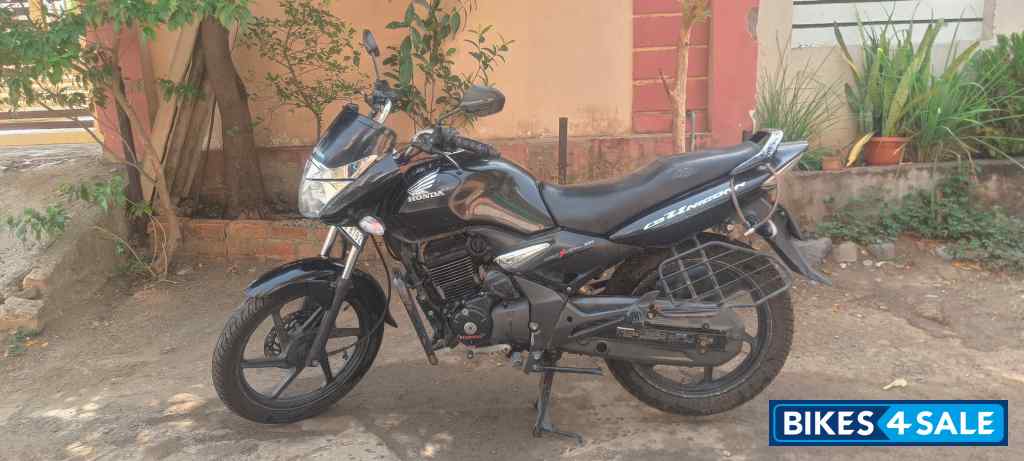 Black Honda CB Unicorn Black Honda CB Unicorn