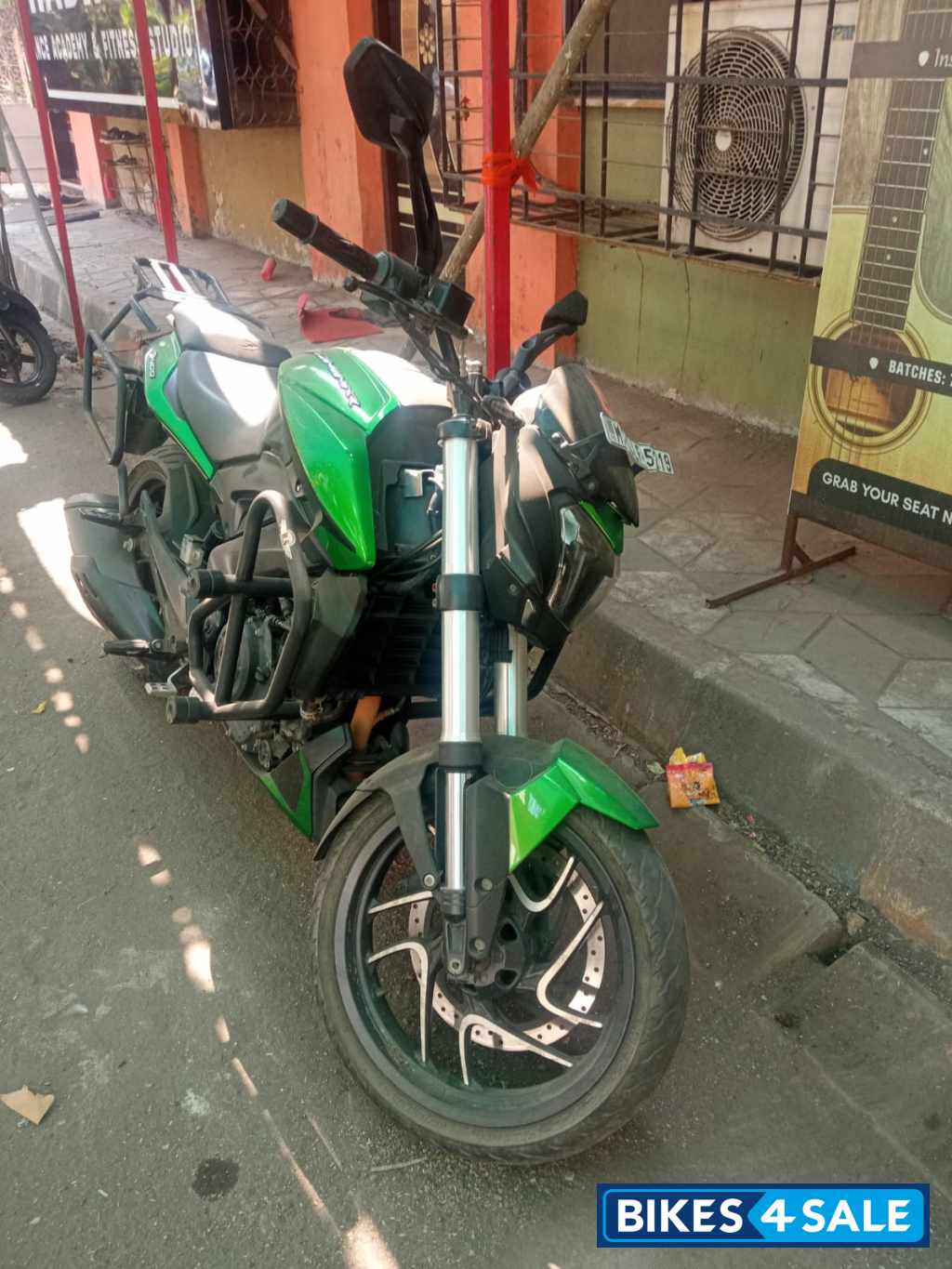 Green Bajaj Dominar 400 ABS BS6 Green Bajaj Dominar 400 ABS BS6