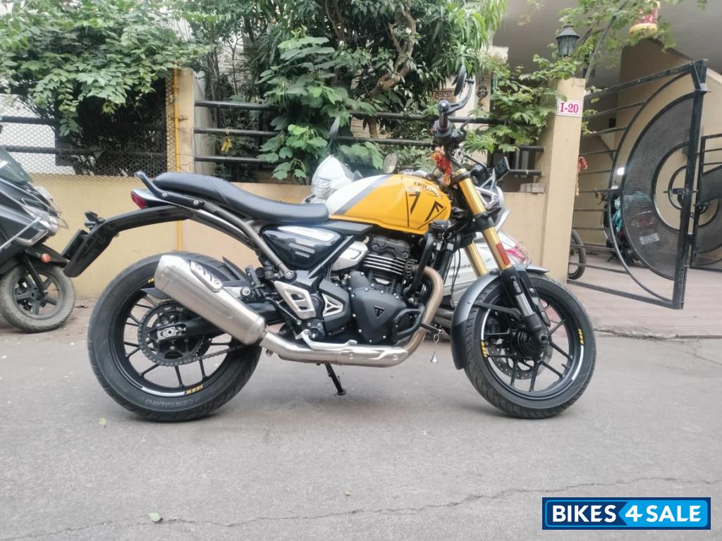 Yellow Triumph Speed 400 2025