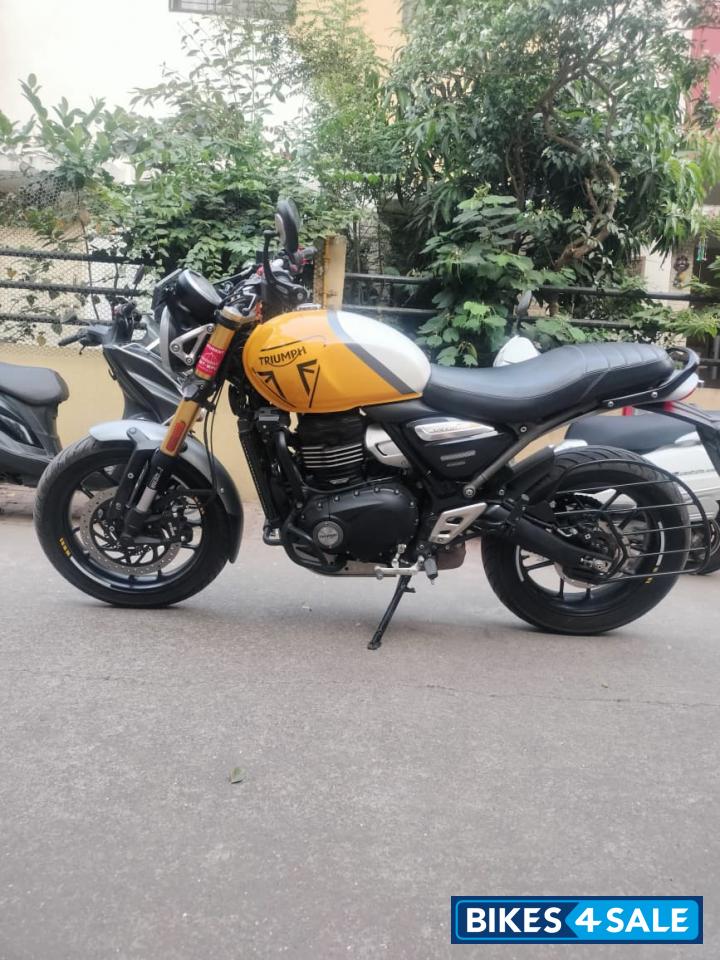 Yellow Triumph Speed 400 2025 Yellow Triumph Speed 400 2025