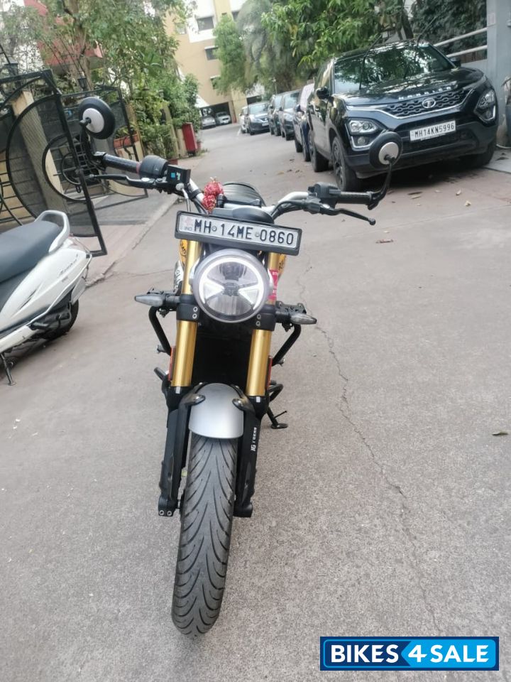 Yellow Triumph Speed 400 2025 Yellow Triumph Speed 400 2025