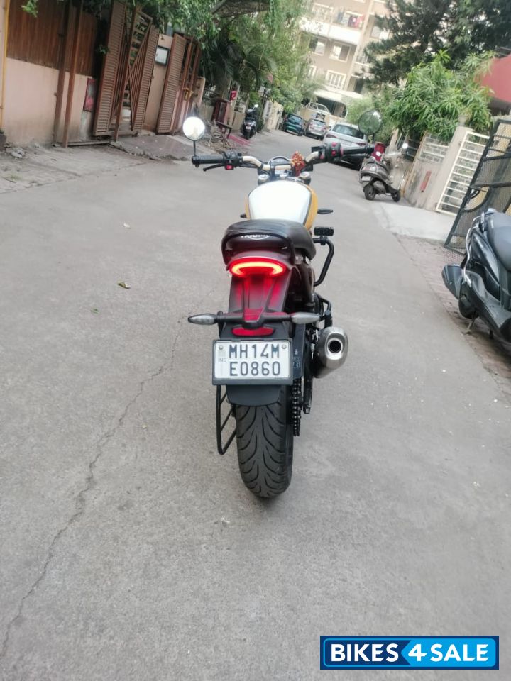 Yellow Triumph Speed 400 2025 Yellow Triumph Speed 400 2025