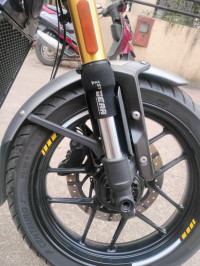 Yellow Triumph Speed 400 2025