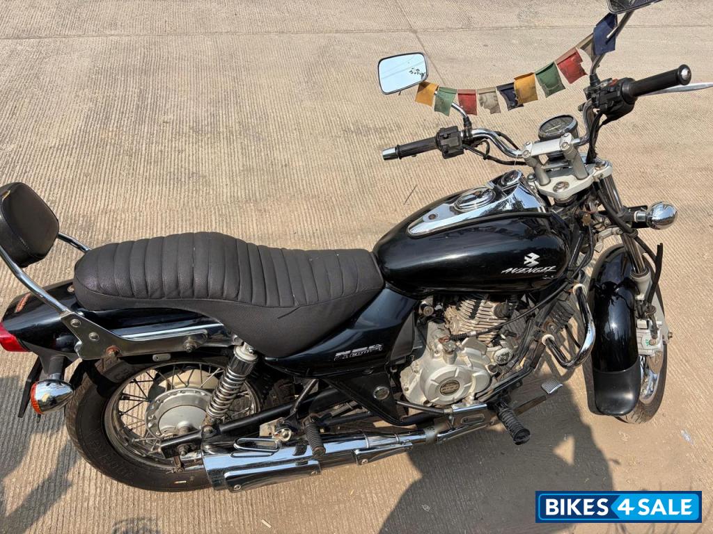 Bajaj Avenger 220 DTS-i