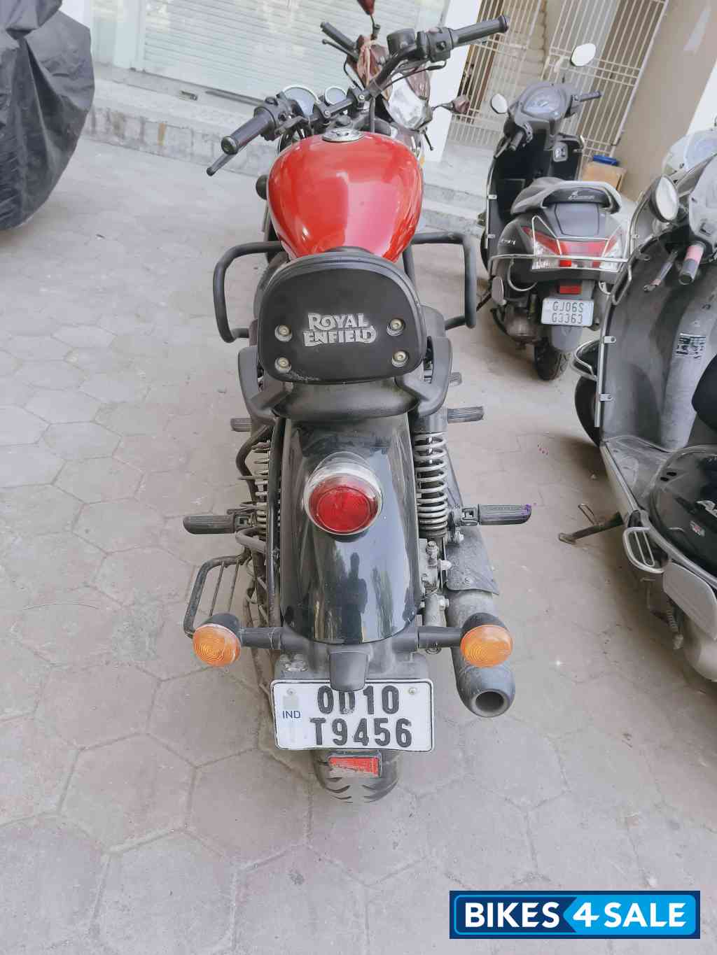 Fireball Red Royal Enfield Meteor 350 Fireball