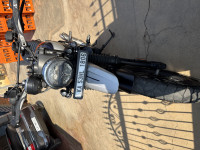 Yezdi Scrambler Dual Tone