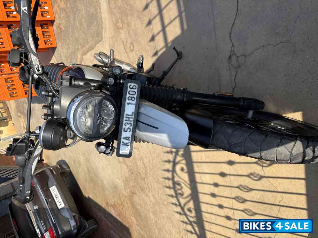 Yezdi Scrambler Dual Tone Yezdi Scrambler Dual Tone