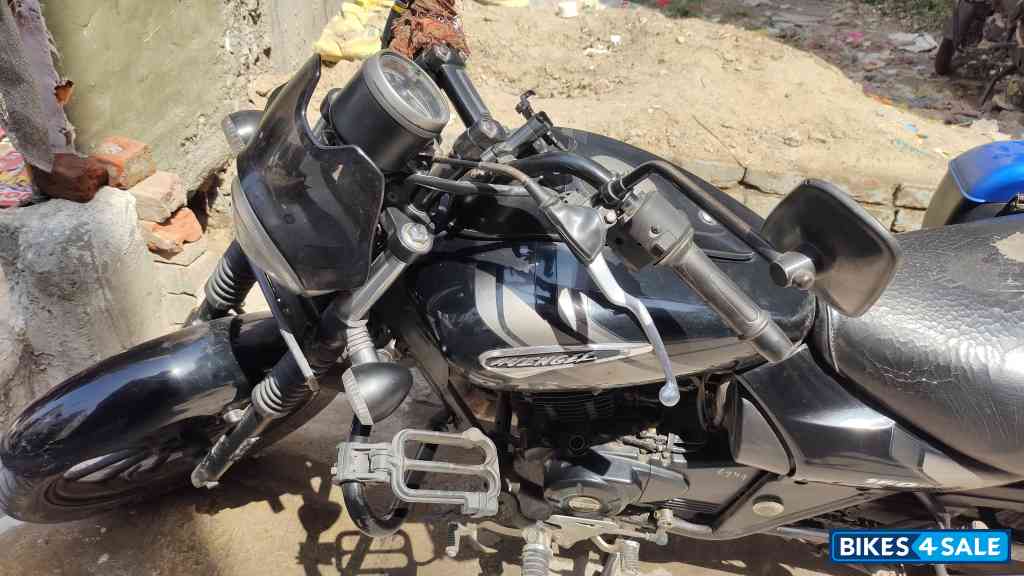 Black Bajaj Avenger Street 160 BS6 Black Bajaj Avenger Street 160 BS6