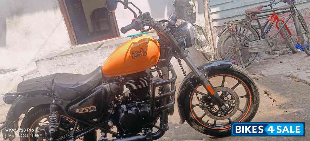 Royal Enfield Meteor 350 Fireball 2025 Royal Enfield Meteor 350 Fireball 2025