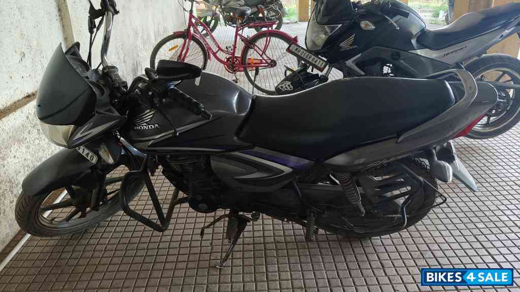 Grey Honda CB Shine