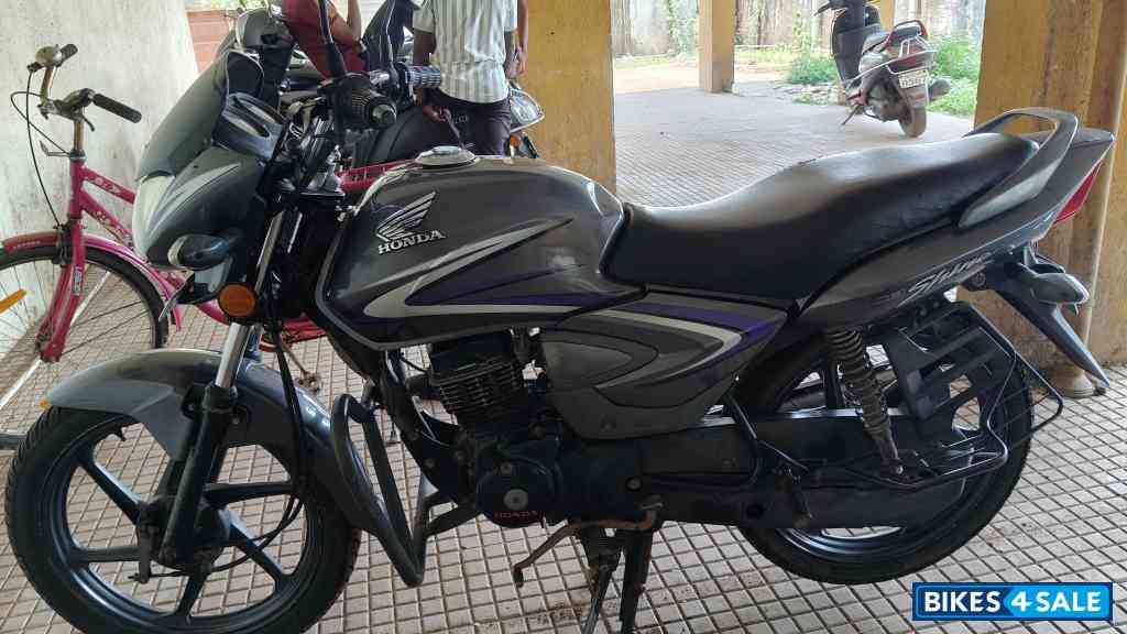 Grey Honda CB Shine