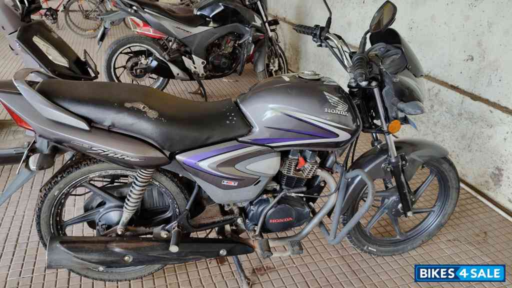 Grey Honda CB Shine