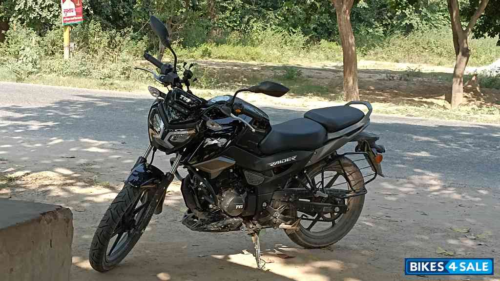 TVS Raider Split Seat