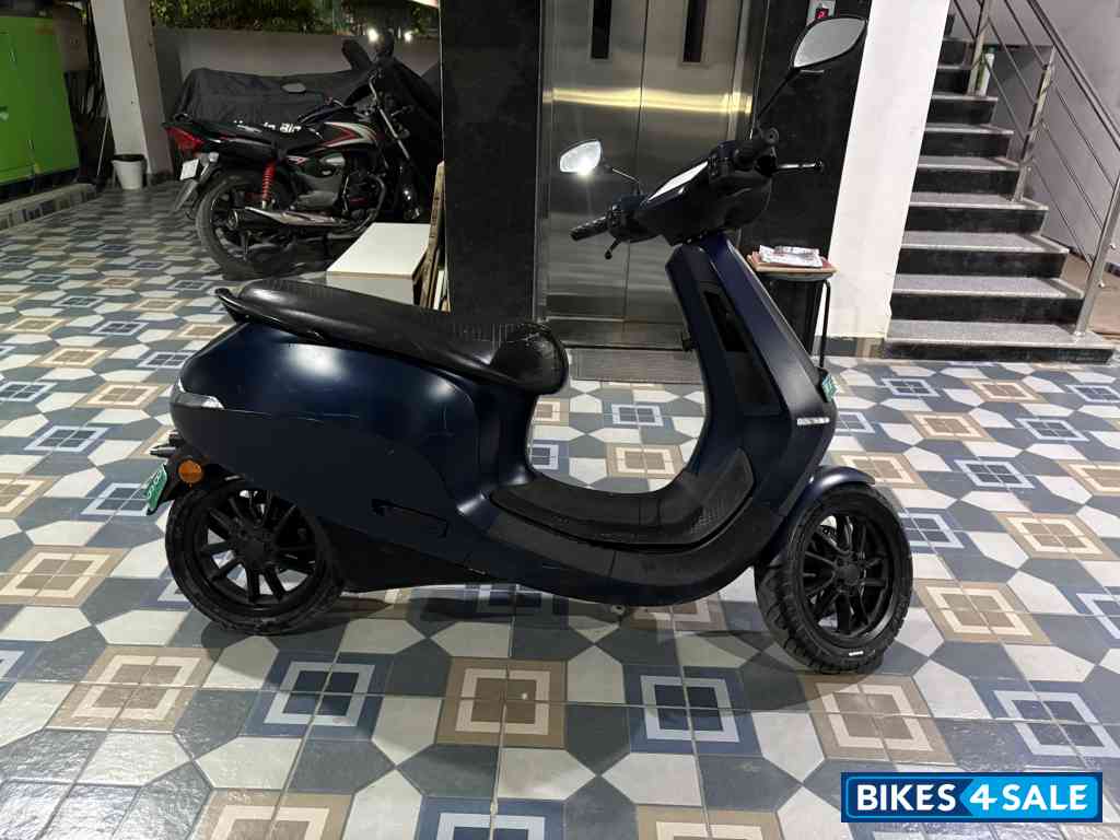 Midnight Blue Ola S1 Pro