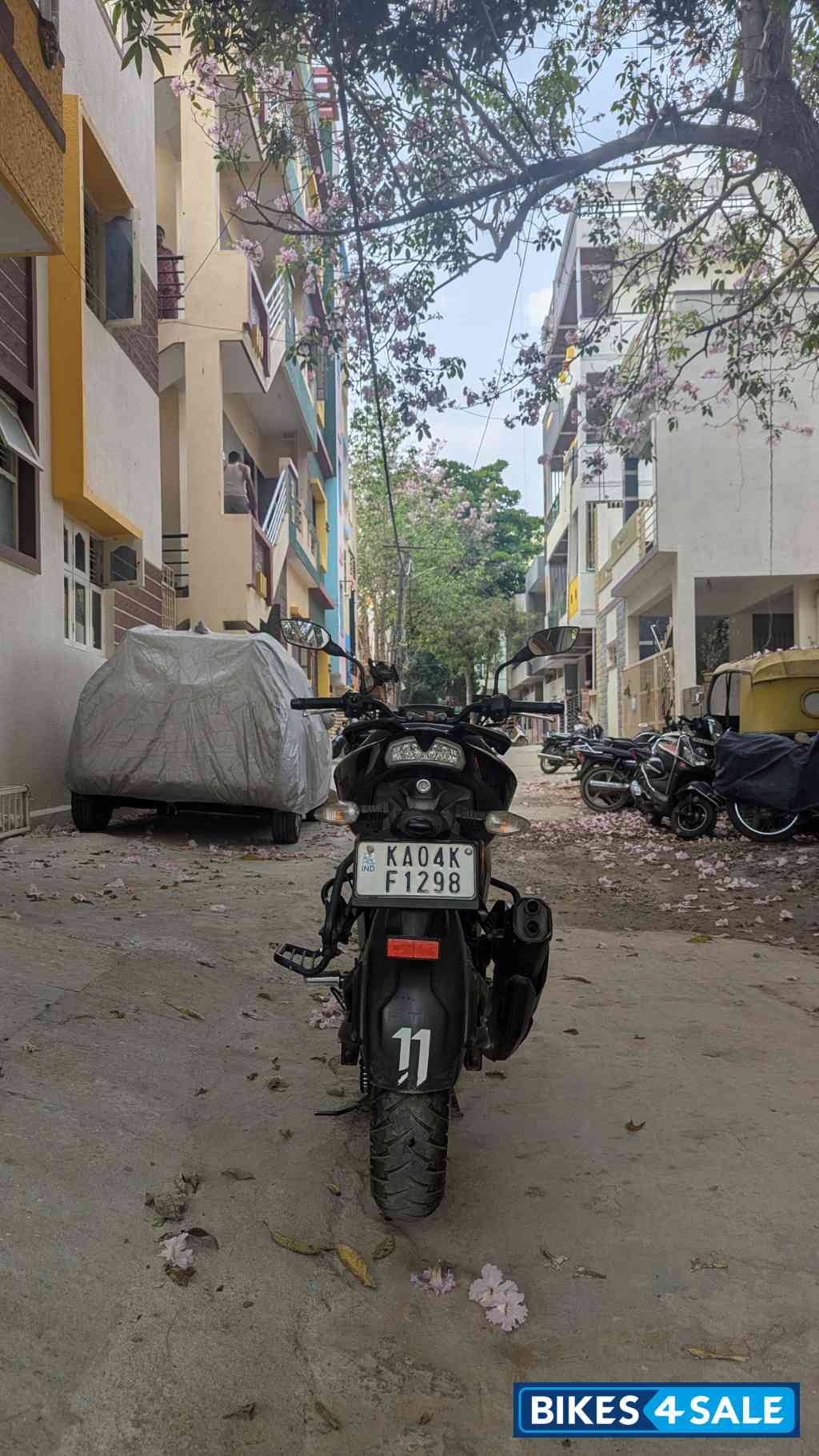 Black TVS Apache RTR 160 4V BS6