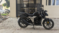 Black TVS Apache RTR 160 4V BS6