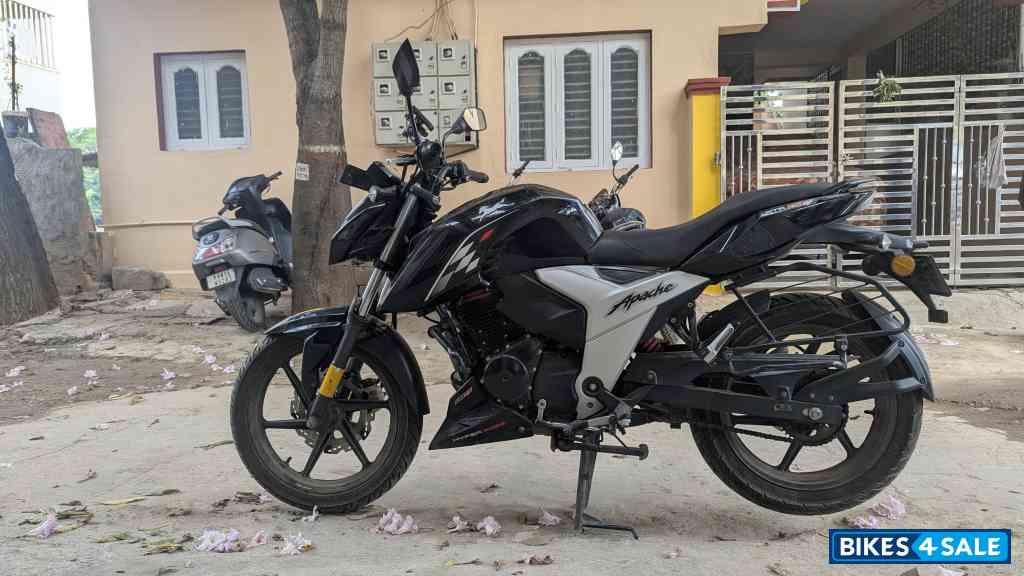 Black TVS Apache RTR 160 4V BS6