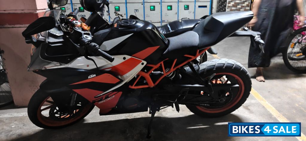 White And Orange KTM RC 200