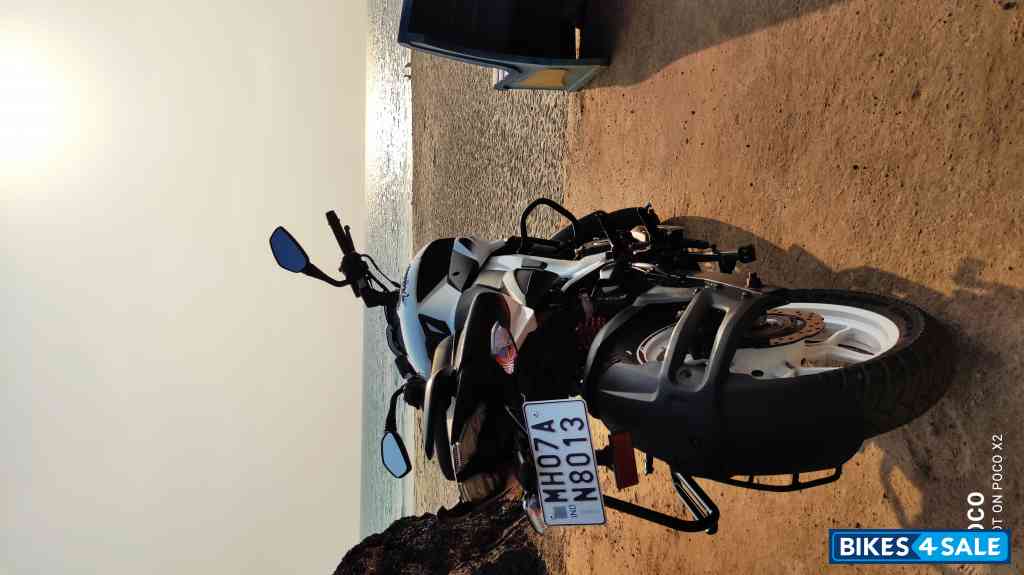 White Bajaj Pulsar NS 160 BS6