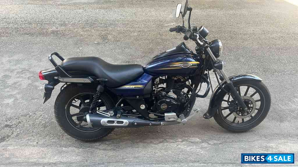 Blue Bajaj Avenger Street 150