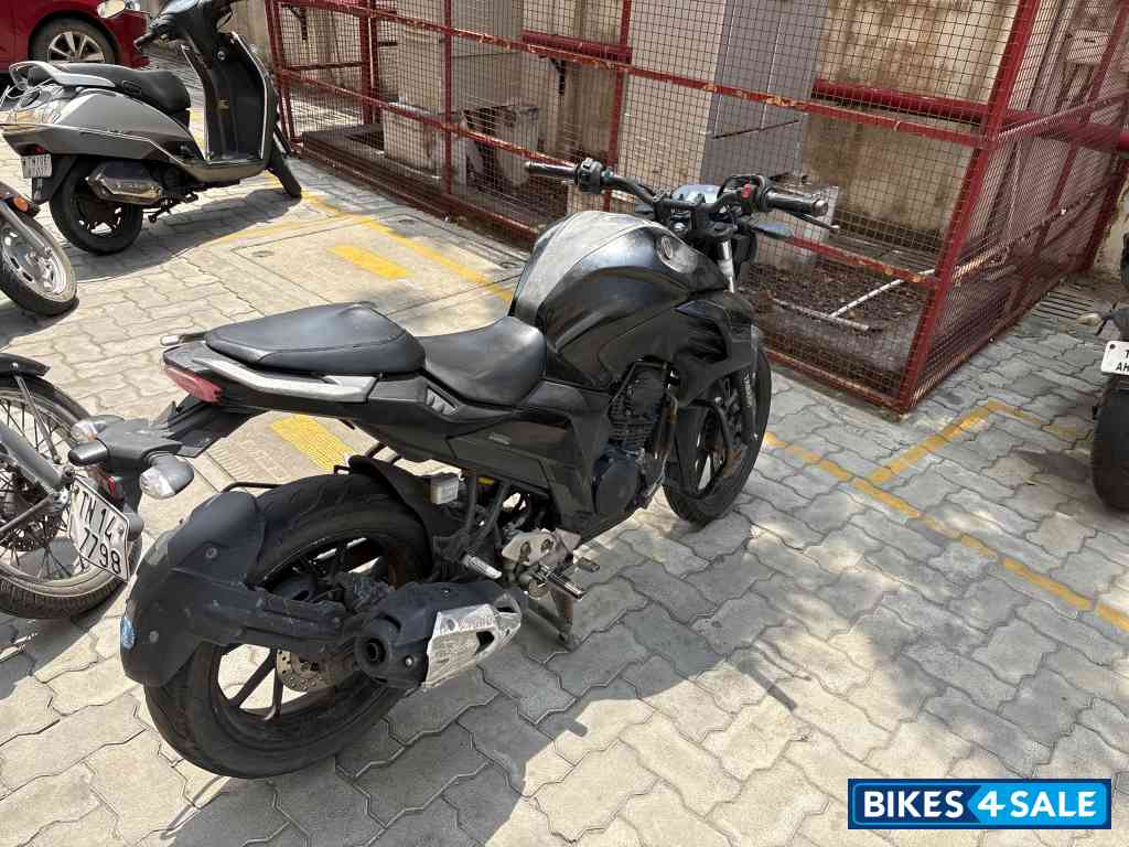 Black Yamaha FZS 25 BS6