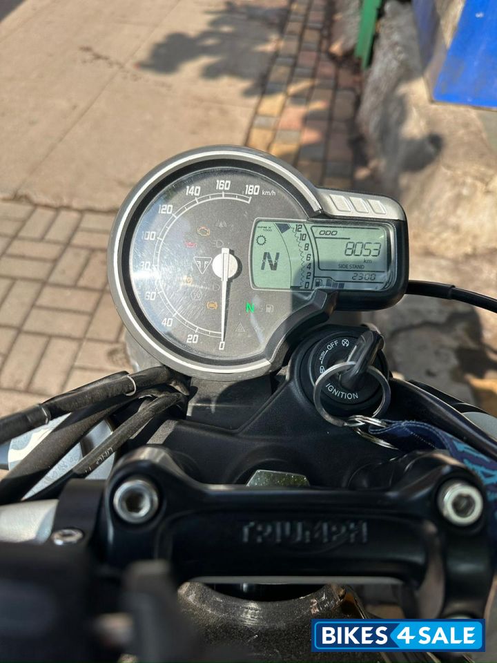 Phantom Black Triumph Speed 400