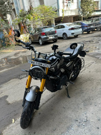 Phantom Black Triumph Speed 400