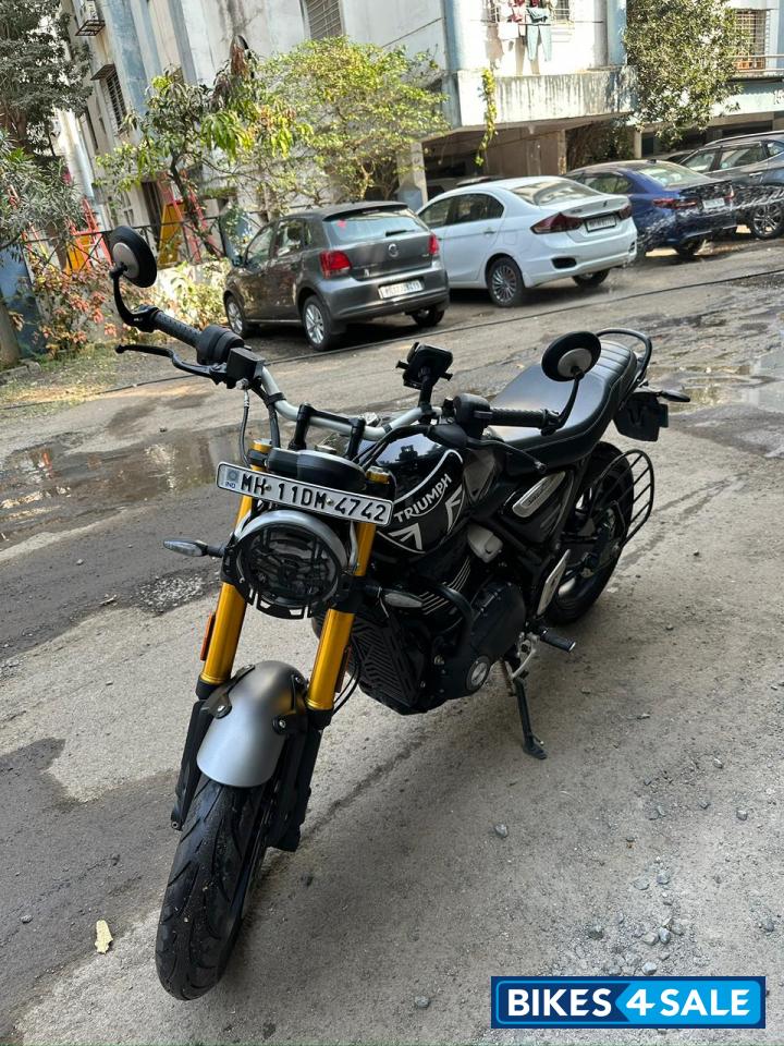 Phantom Black Triumph Speed 400