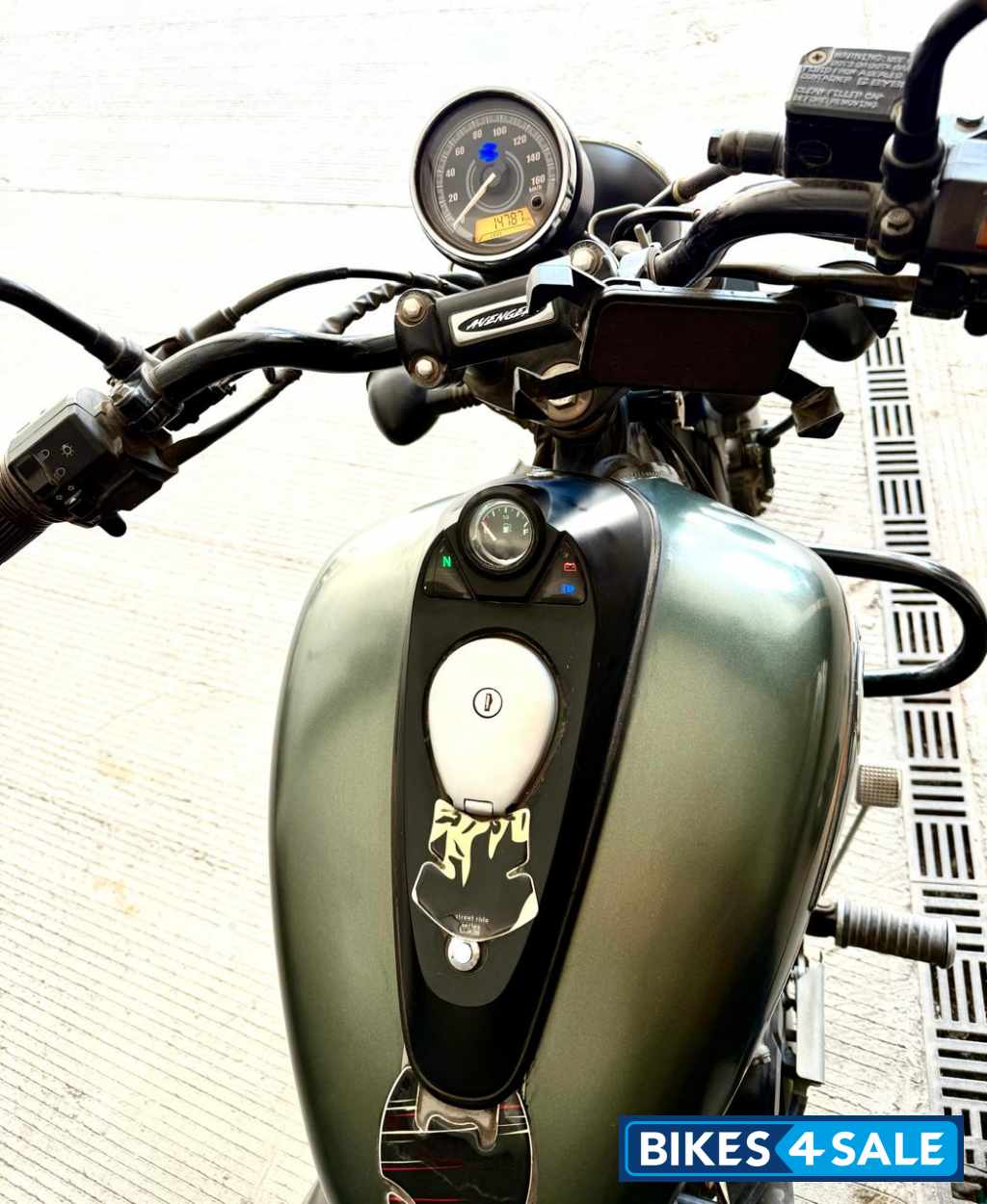 Bajaj Avenger 220 DTS-i