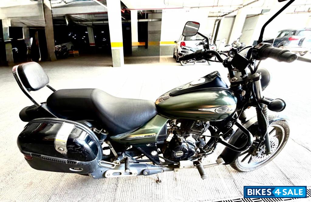 Bajaj Avenger 220 DTS-i