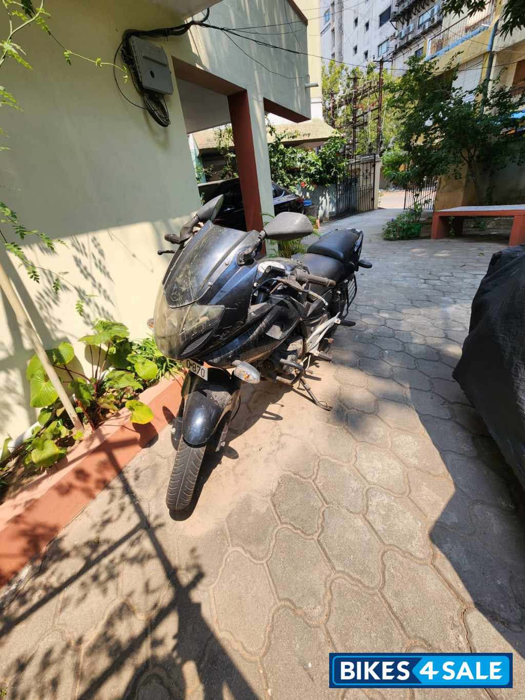 Black Bajaj Pulsar 220 DTSFi Black Bajaj Pulsar 220 DTSFi