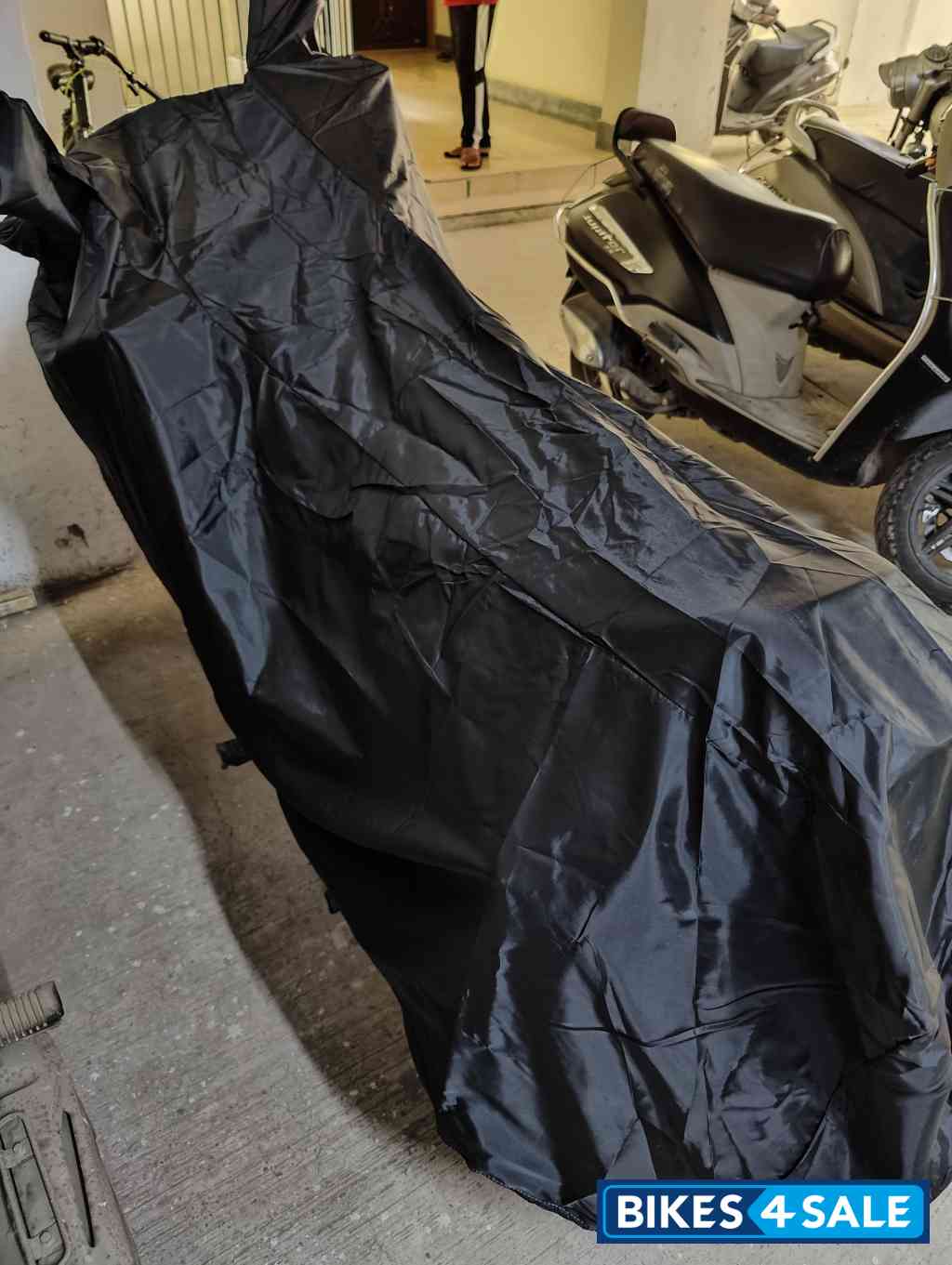 Ebony Black Solar Red Bajaj Pulsar 125 Neon Disc Single Seat