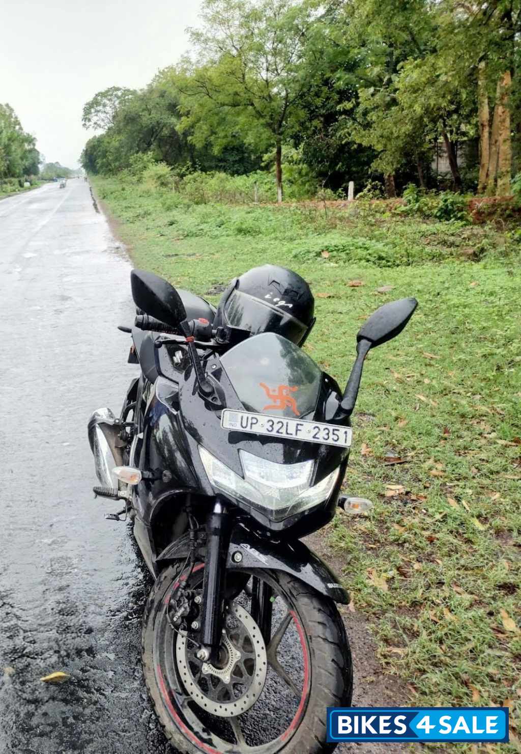 Black Suzuki Gixxer SF Fi