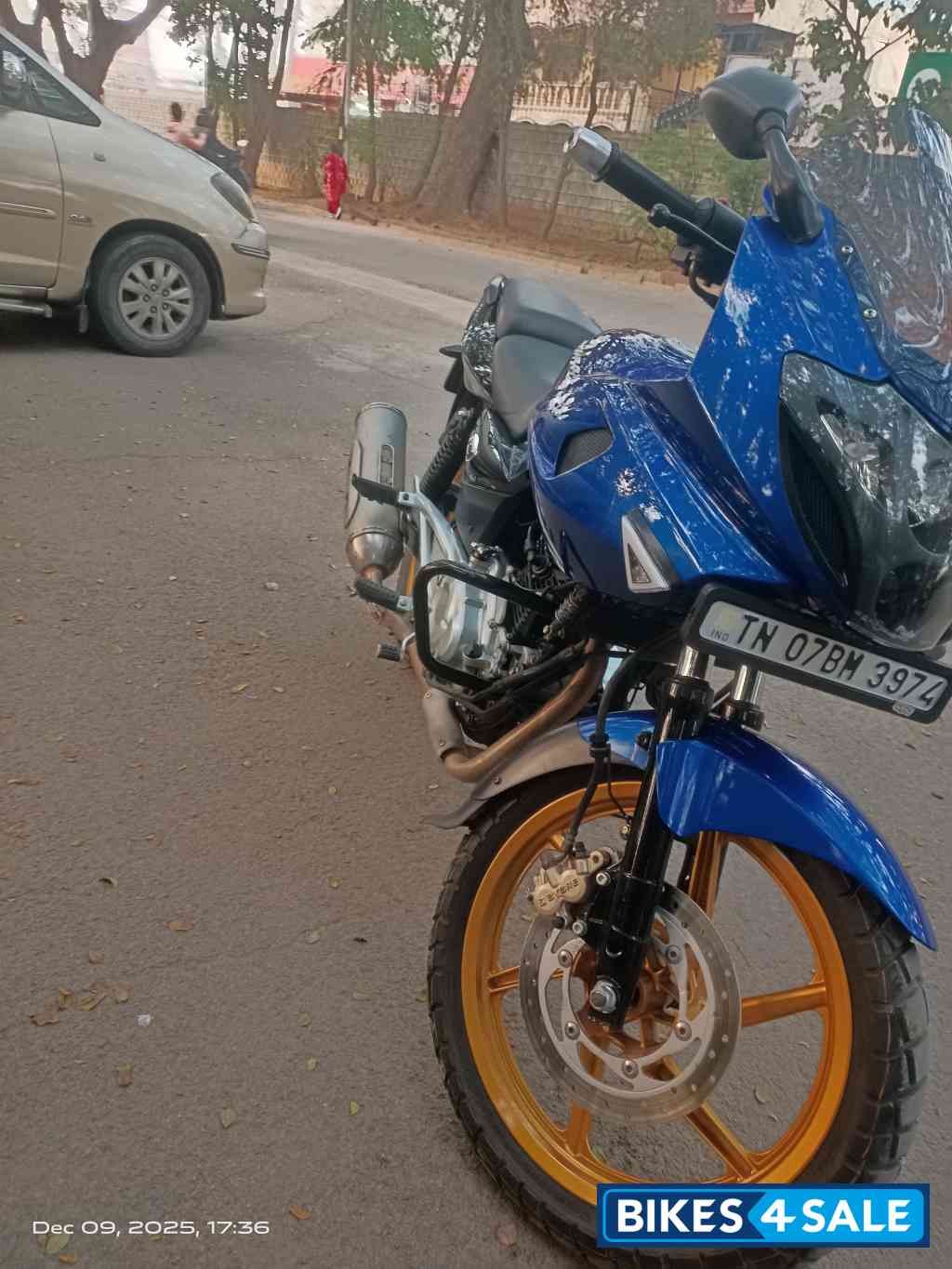 Bajaj Pulsar 220F
