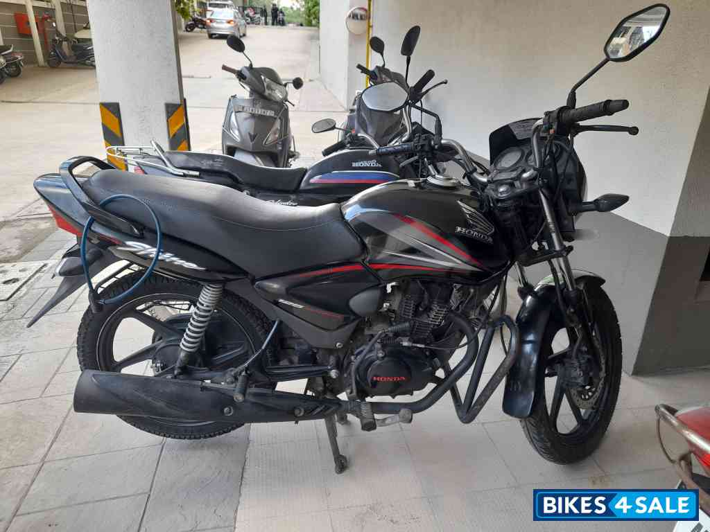 Black Honda CB Shine