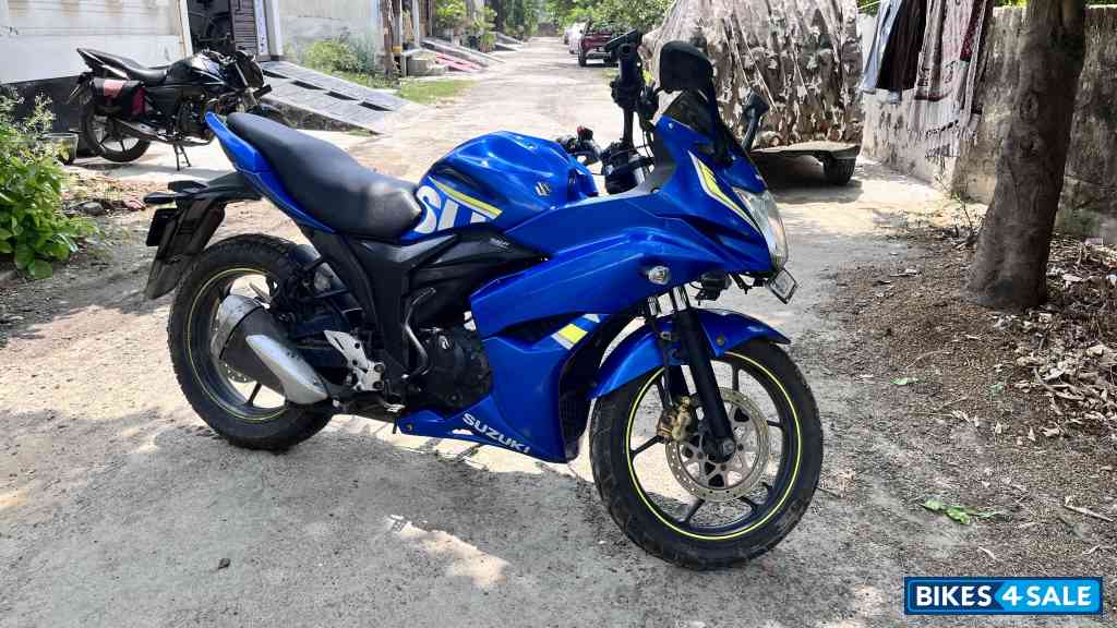 Suzuki Gixxer SF