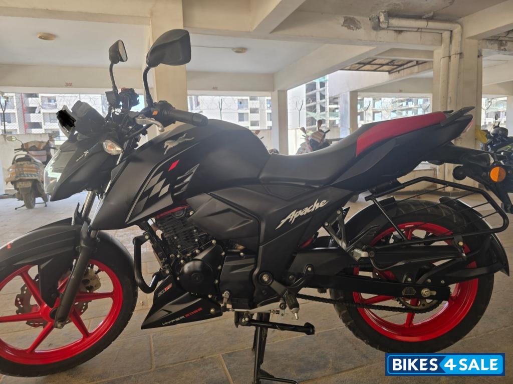 Matt Black TVS Apache RTR 160 4V Special Edition