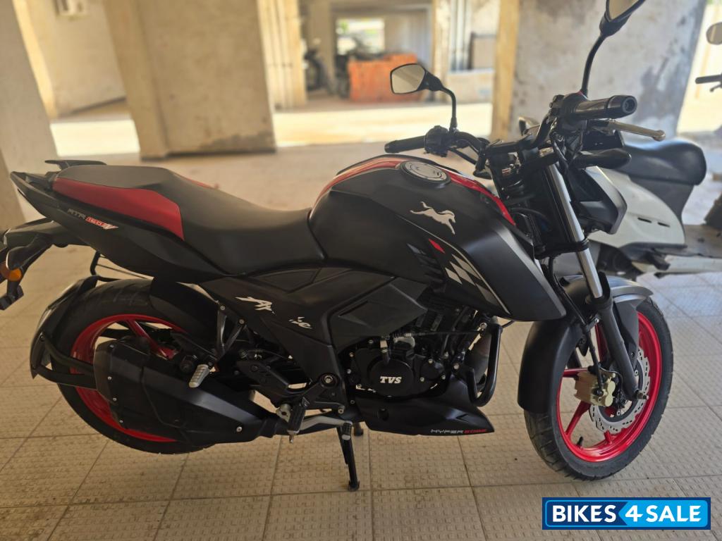 Matt Black TVS Apache RTR 160 4V Special Edition Matt Black TVS Apache RTR 160 4V Special Edition