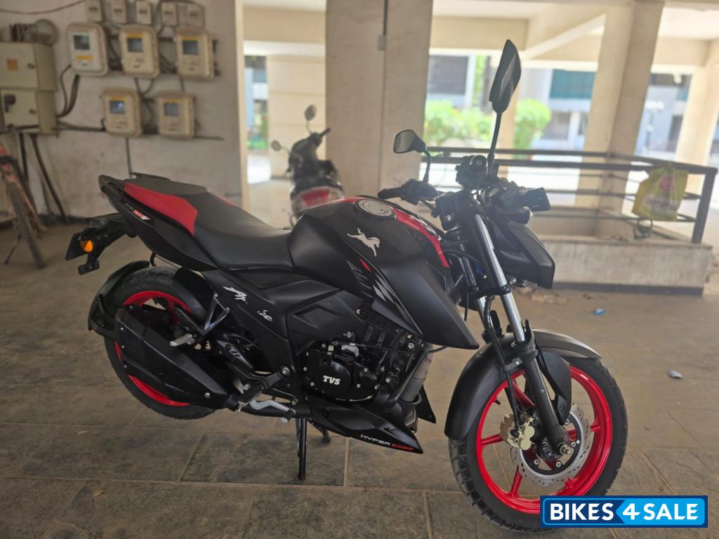 Matt Black TVS Apache RTR 160 4V Special Edition Matt Black TVS Apache RTR 160 4V Special Edition