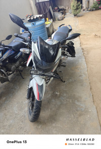 White TVS Apache RTR 160