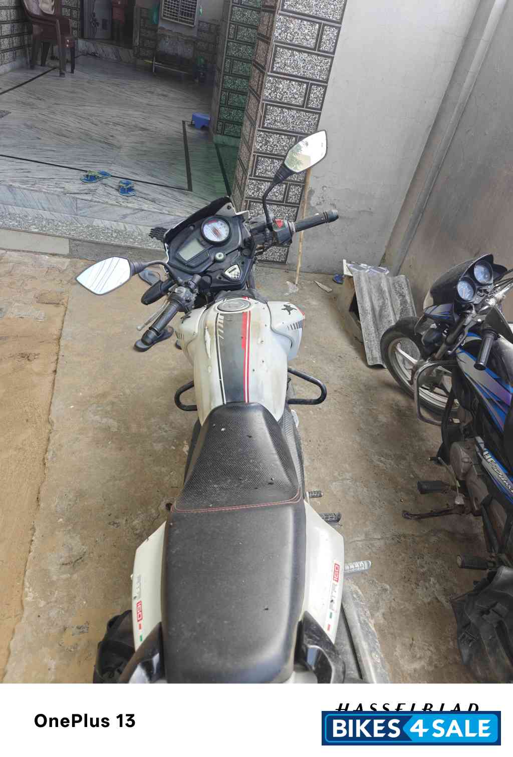 White TVS Apache RTR 160