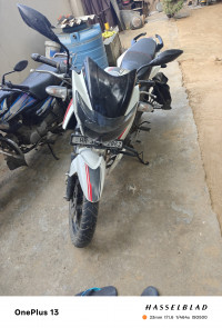 White TVS Apache RTR 160