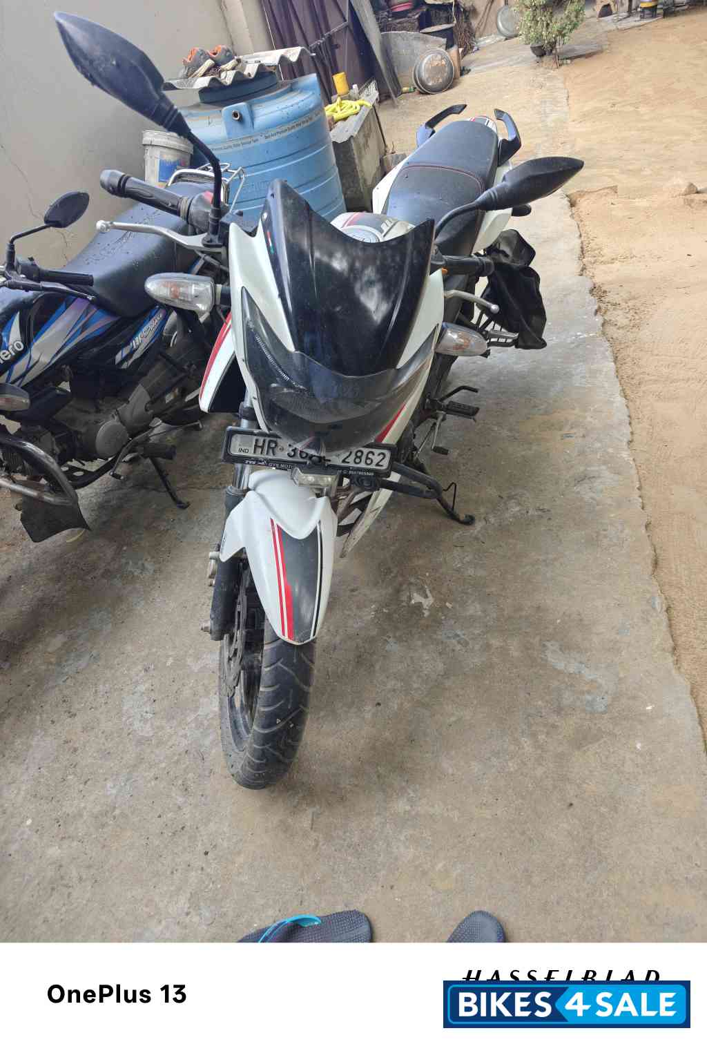 White TVS Apache RTR 160